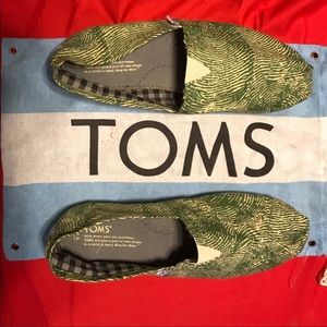 Toms shoes nwot green thumb fingerprint